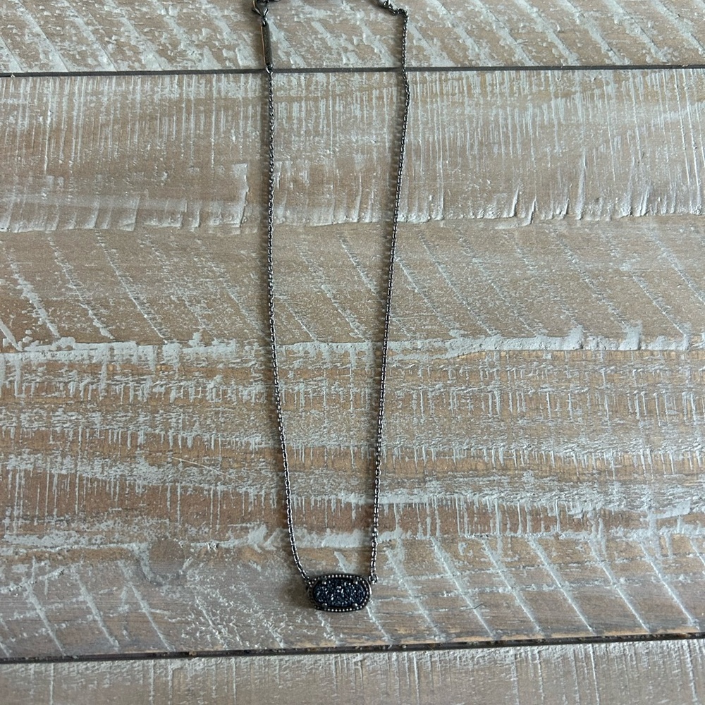 EUC preowned Kendra Scott necklace